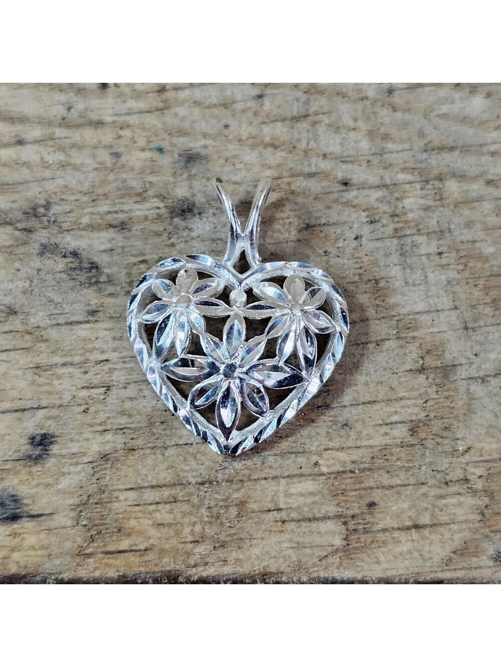Vintage Sterling Silver Open Heart Floral Filigree Pendant Diamond Cut 2.5g